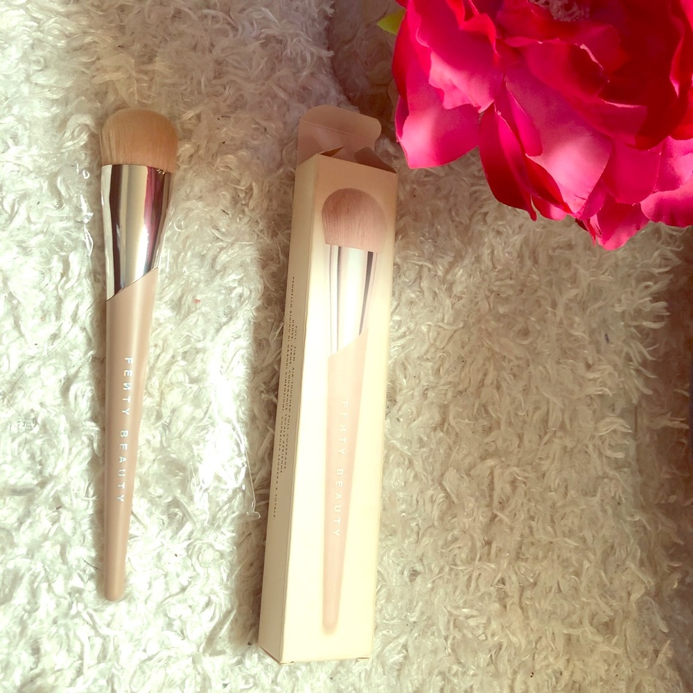 Fenty foundation Beauty Brush!